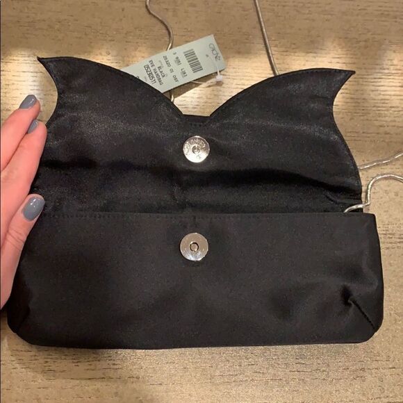 🎉1 hr sale🎉Cache clutch ❤️ - Picture 3 of 7